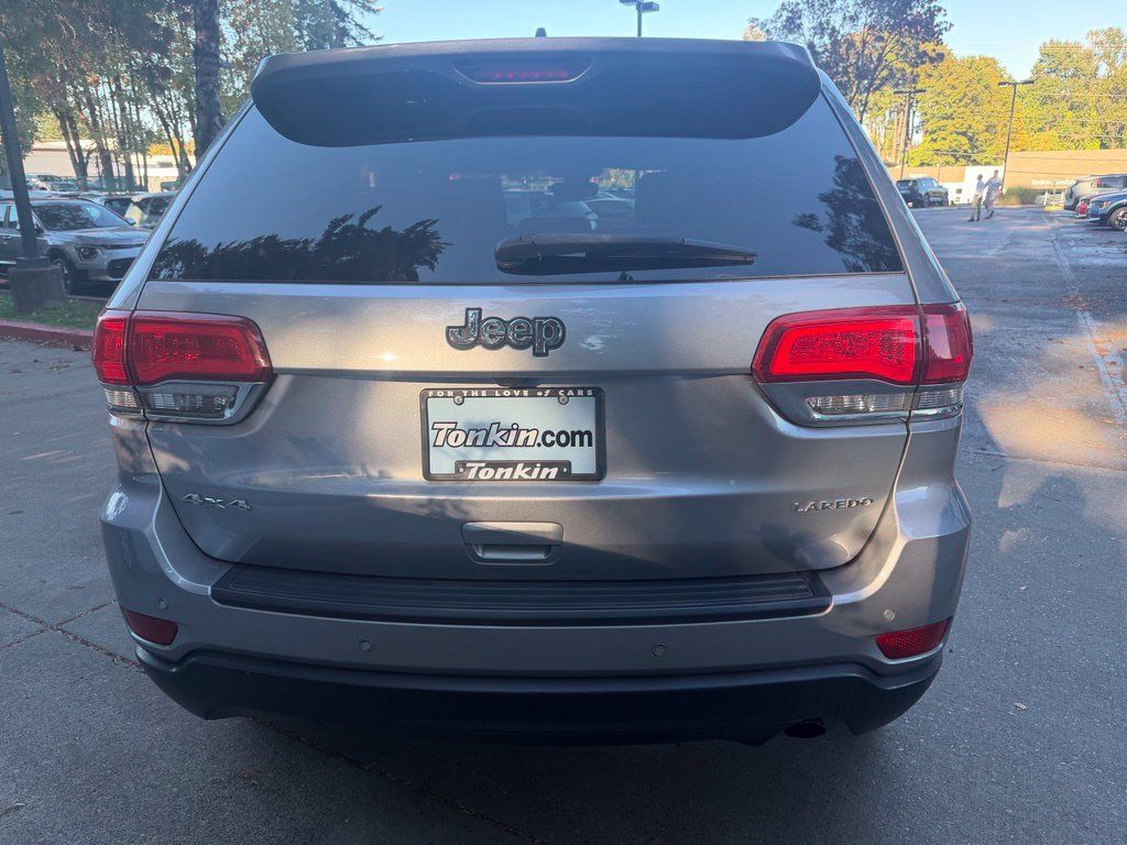 Used 2017 Jeep Grand Cherokee Laredo AWD/4WD image 5