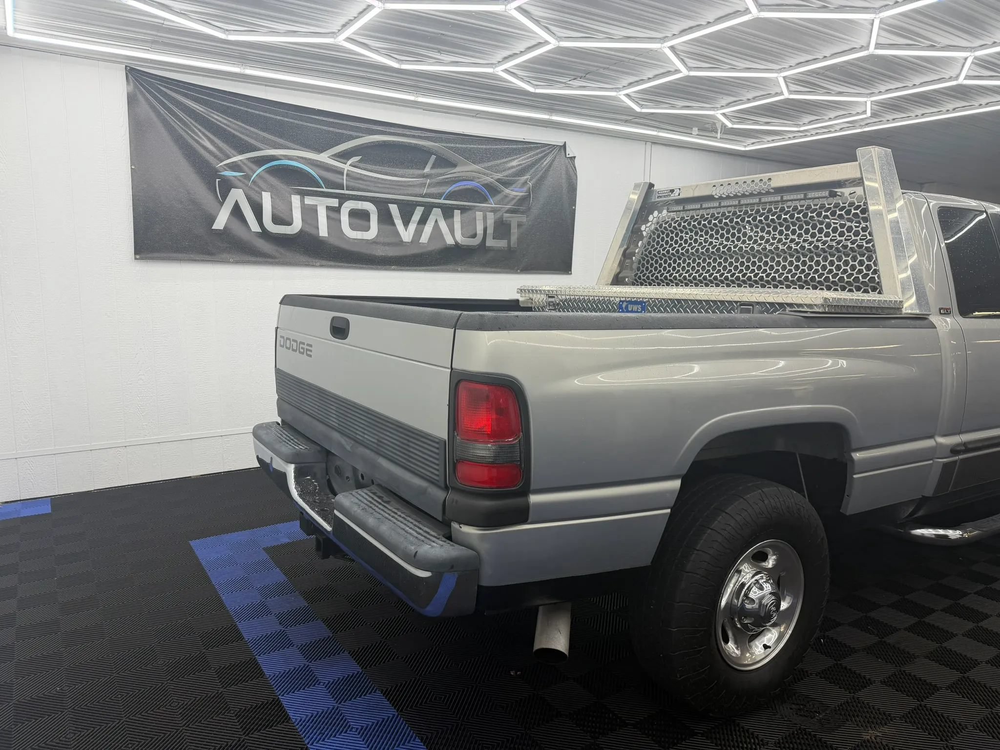 Used 2000 Dodge Ram 2500 Truck 2WD Quad Cab image 2