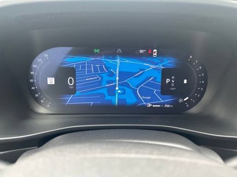 Certified 2025 Volvo XC40 B5 Plus AWD/4WD image 21