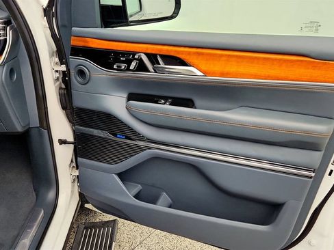 Used 2022 Jeep Grand Wagoneer Series II w/ Convenience Group III AWD/4WD image 27