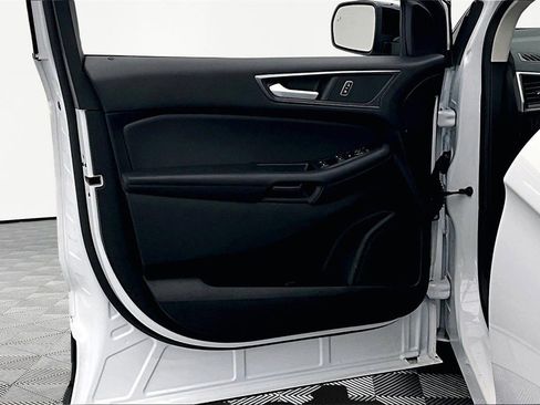 Used 2022 Ford Edge SE w/ Black Appearance Package image 23