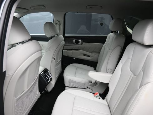 Certified 2023 Kia Sorento SX Prestige AWD/4WD image 22