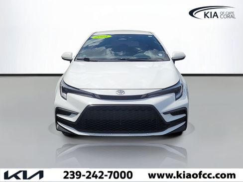 Used 2025 Toyota Corolla SE FWD image 2