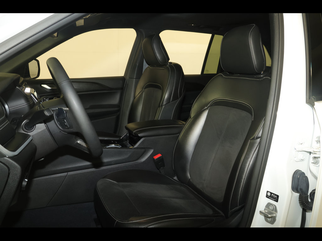 Used 2023 Jeep Grand Cherokee Altitude AWD/4WD image 23
