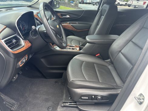 Certified 2020 Chevrolet Equinox LT w/ Sport Edition FWD image 9