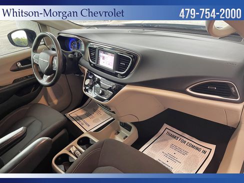 Used 2022 Chrysler Voyager LX image 41