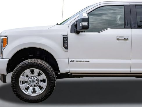 Used 2019 Ford F250 Platinum w/ Platinum Ultimate Package AWD/4WD image 10