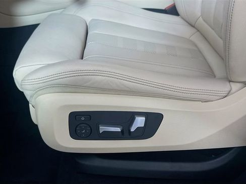 Used 2022 BMW X5 xDrive40i w/ Premium Package AWD/4WD image 16