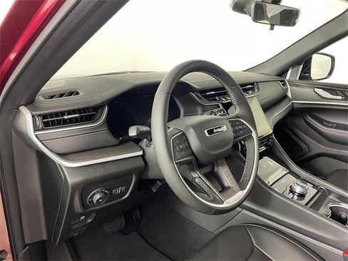 New 2025 Jeep Grand Cherokee Limited image 2