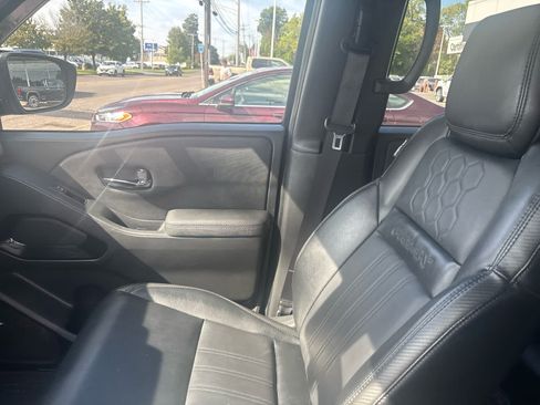 Used 2022 Nissan Frontier PRO-4X w/ Pro-4X Premium Package AWD/4WD image 9