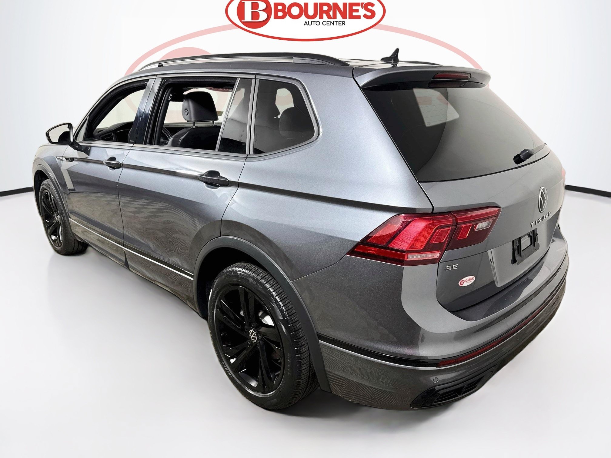 Used 2023 Volkswagen Tiguan SE R-Line AWD/4WD image 9