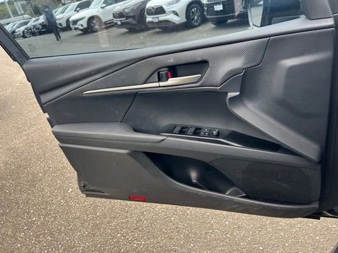 Used 2025 Toyota Camry SE w/ Convenience Package image 17