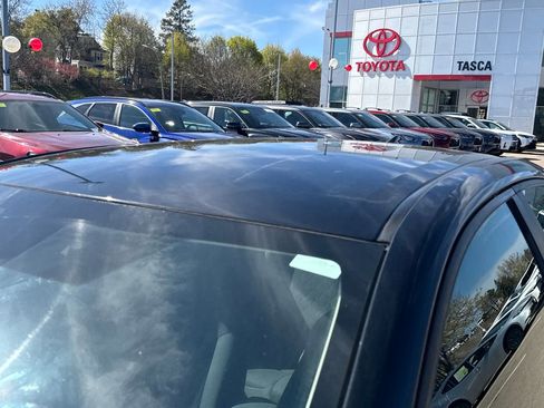 Used 2020 Toyota Corolla LE FWD image 39