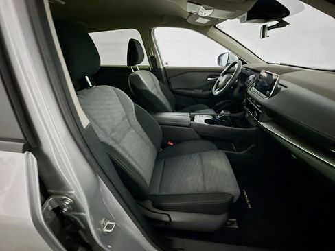 Used 2023 Nissan Rogue SV image 30