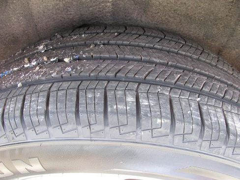 Used 2013 Jeep Grand Cherokee Laredo AWD/4WD image 8