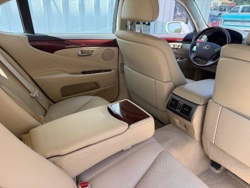 Used 2010 Lexus LS 460 AWD w/ Comfort Pkg image 8