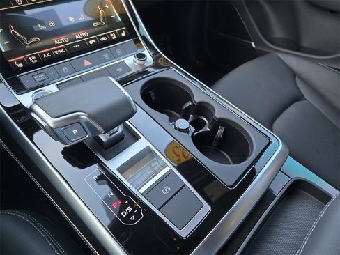 Used 2025 Audi Q7 3.0T Premium Plus image 21