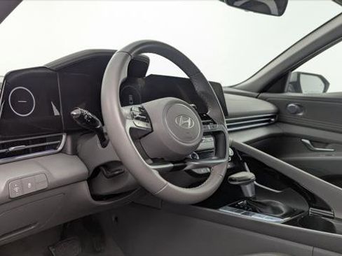 Used 2025 Hyundai Elantra SEL image 23