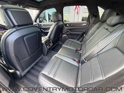 Used 2022 Porsche Cayenne GTS AWD/4WD image 38
