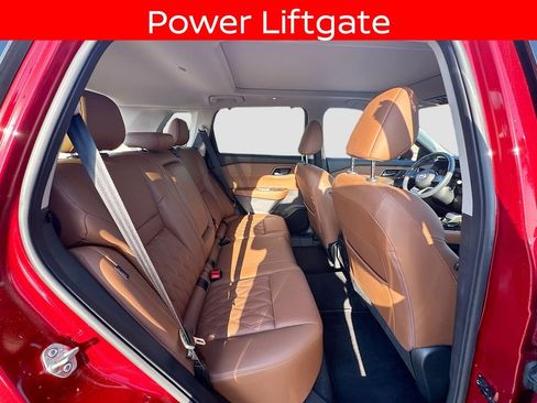 Used 2024 Nissan Rogue Platinum w/ Platinum Premium Package image 17