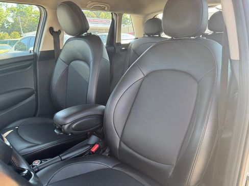 Used 2017 MINI Cooper 4-Door Hardtop image 12