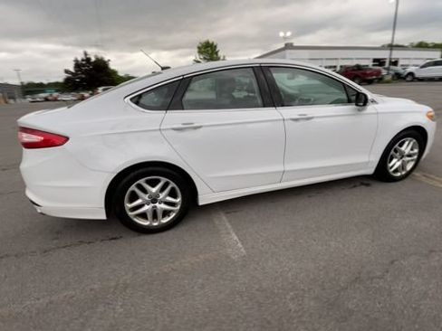 Used 2016 Ford Fusion SE w/ Equipment Group 202A FWD image 10