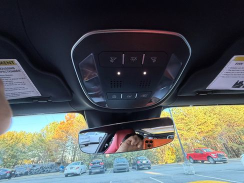 Used 2021 Ferrari F8 Tributo image 27