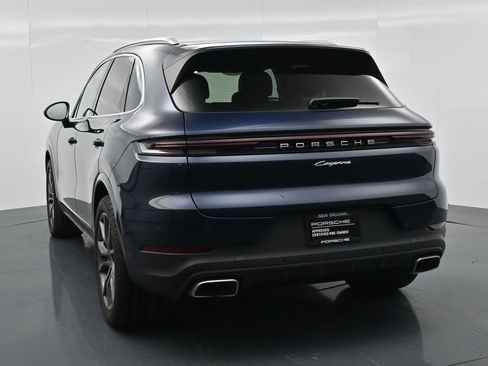 Certified 2024 Porsche Cayenne AWD/4WD image 6