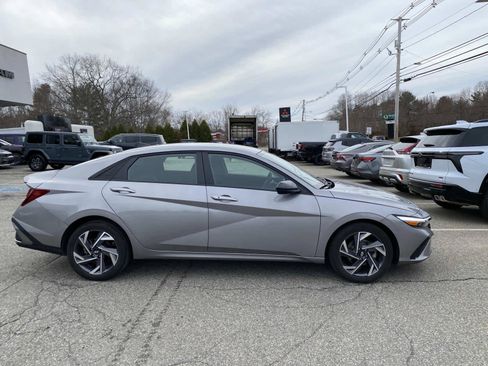 Used 2025 Hyundai Elantra Sport FWD image 2