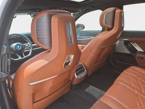 Certified 2023 BMW i7 xDrive60 AWD/4WD image 9