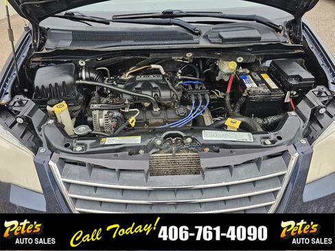 Used 2009 Chrysler Town & Country Touring image 23