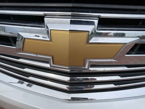 Used 2017 Chevrolet Suburban Premier RWD image 5