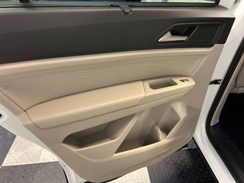 Certified 2023 Volkswagen Atlas SE FWD image 18