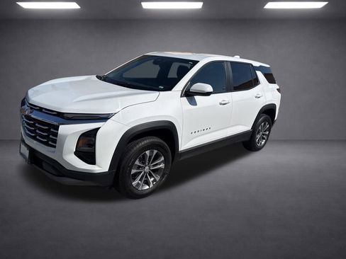 Used 2026 Chevrolet Equinox LT FWD image 2