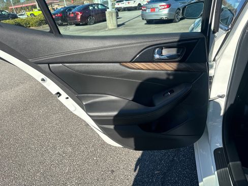 Used 2017 Nissan Maxima Platinum image 21