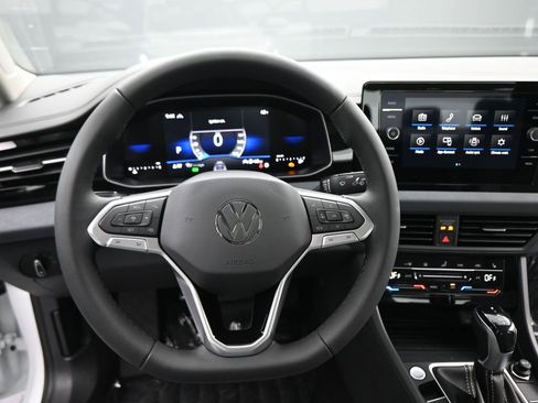 New 2026 Volkswagen Jetta SE FWD image 37