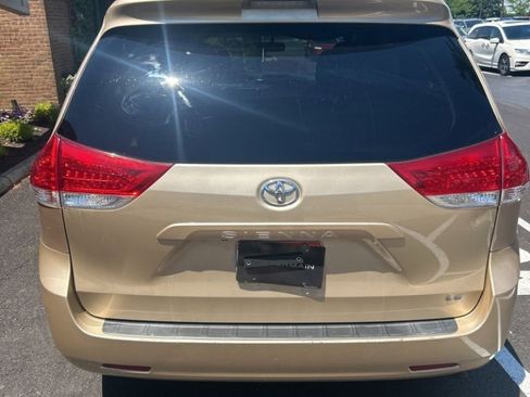 Used 2012 Toyota Sienna LE w/ Towing Pkg FWD image 7