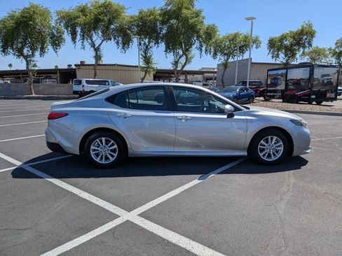 Used 2025 Toyota Camry LE image 4