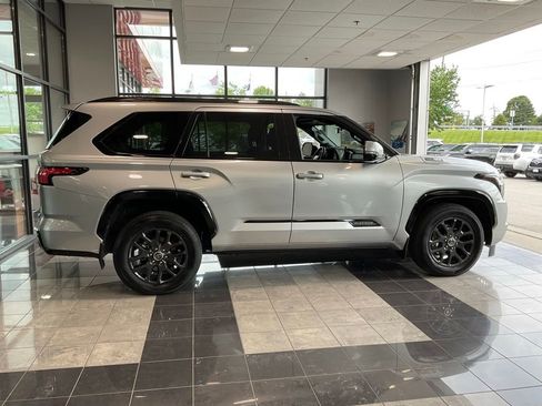Used 2023 Toyota Sequoia Platinum AWD/4WD image 5