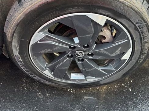 Used 2024 Nissan Rogue SV image 10