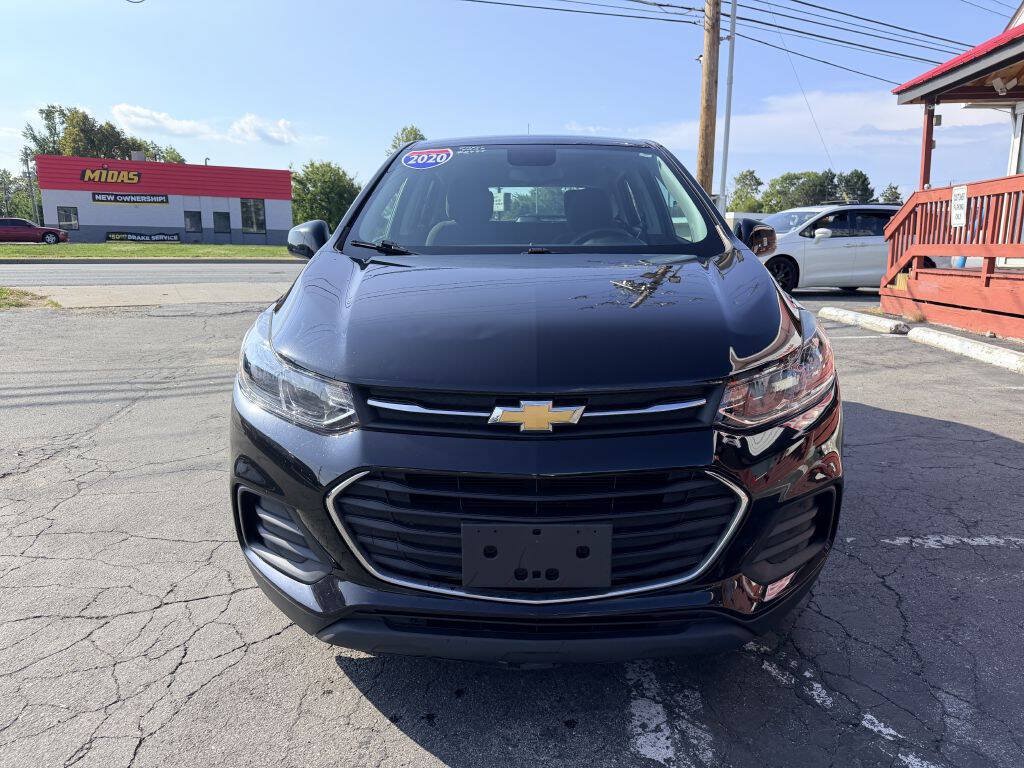 Used 2020 Chevrolet Trax LS FWD image 2