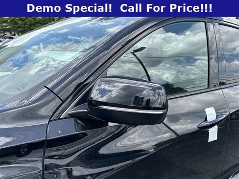 Used 2025 Acura RDX SH-AWD image 12