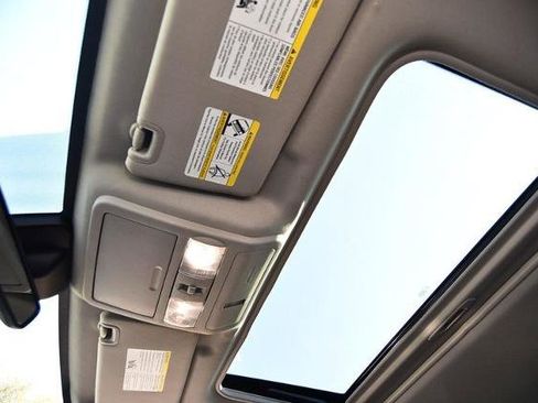 Certified 2024 Nissan Frontier SL image 25