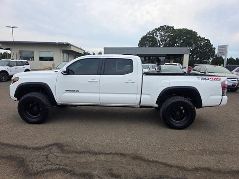 Used 2023 Toyota Tacoma TRD Off-Road w/ Technology Package AWD/4WD image 33