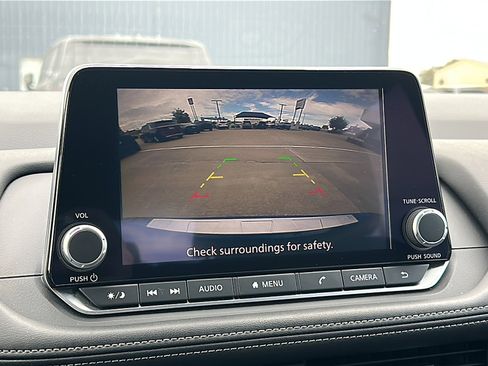 Certified 2025 Nissan Rogue SV image 32