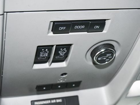 Used 2017 GMC Yukon SLT w/ Open Road Package image 39