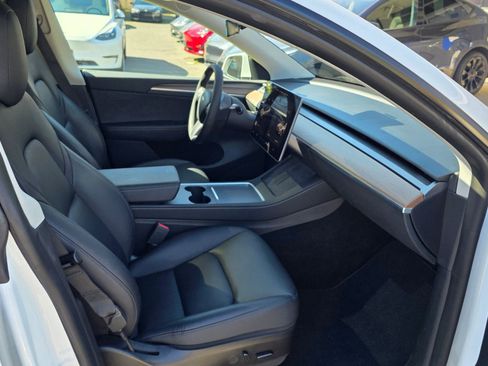 Used 2022 Tesla Model Y Long Range image 13