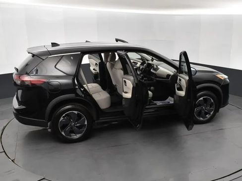 Used 2025 Nissan Rogue SV FWD image 6