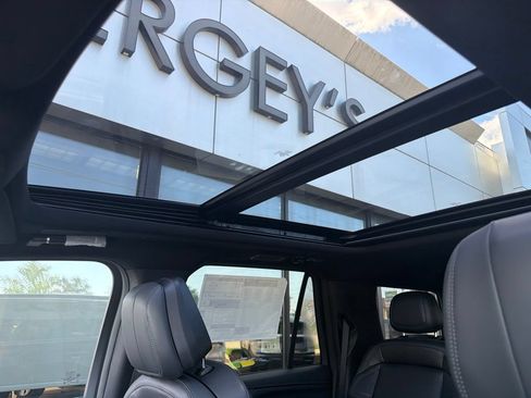 New 2027 Lincoln Navigator Reserve w/ Jet Appearance Package AWD/4WD image 12