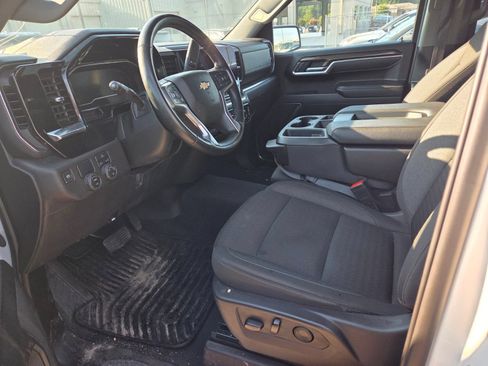Used 2025 Chevrolet Silverado 1500 LT RWD image 6